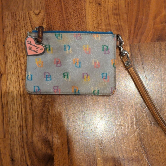 Dooney and Bourke wristlet - Picture 2 of 3
